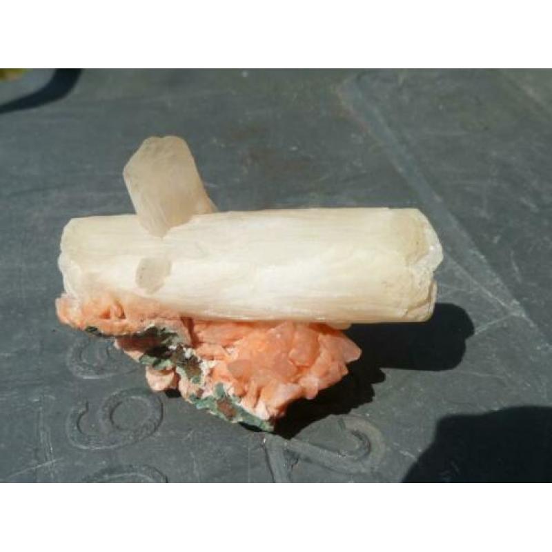 Stilbiet op rode Heulandiet (03)