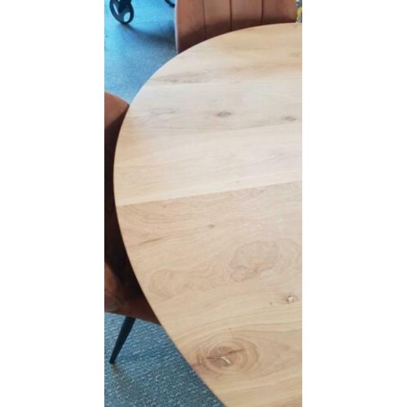 #555 massief eiken ronde eettafel 140 doorsnee