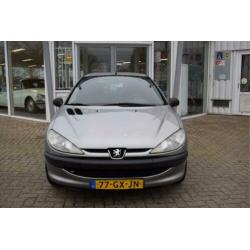 Peugeot 206 1.1 XR *Lichtm. wielen - leuke auto!* (bj 2001)