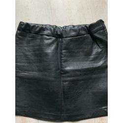 Leuke leatherlook rok van Saar en Suus maat XS 176