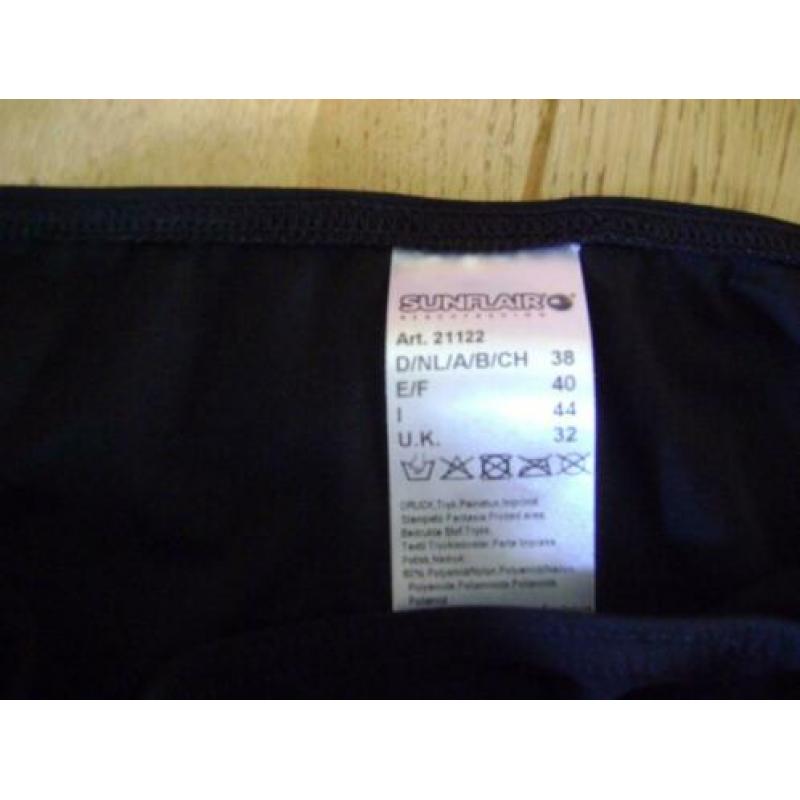 Nieuw zwart Sunflair bikinibroekje, maat 38
