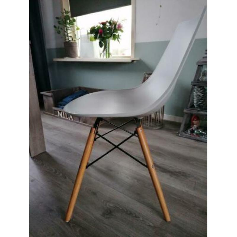 4 eetkamerstoelen lichtgrijs