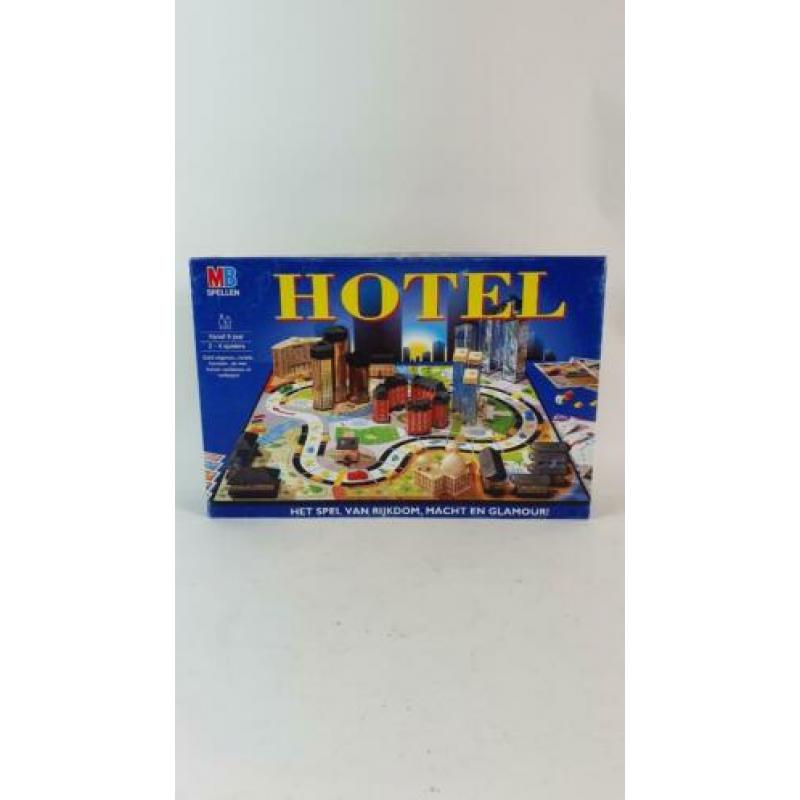 Hotel, bordspel MB Spellen uit 1996, helemaal compleet. 8C3