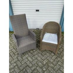 2 tuinstoelen & 2 tafels (onderstel)