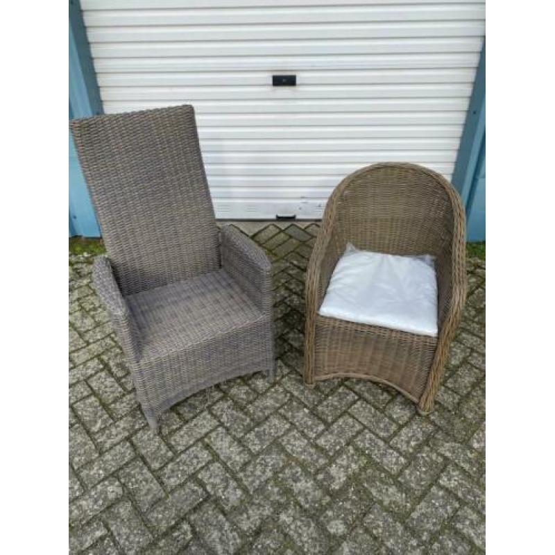 2 tuinstoelen & 2 tafels (onderstel)