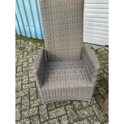 2 tuinstoelen & 2 tafels (onderstel)