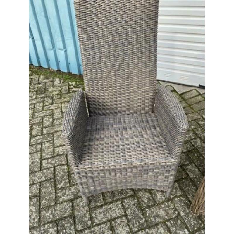 2 tuinstoelen & 2 tafels (onderstel)