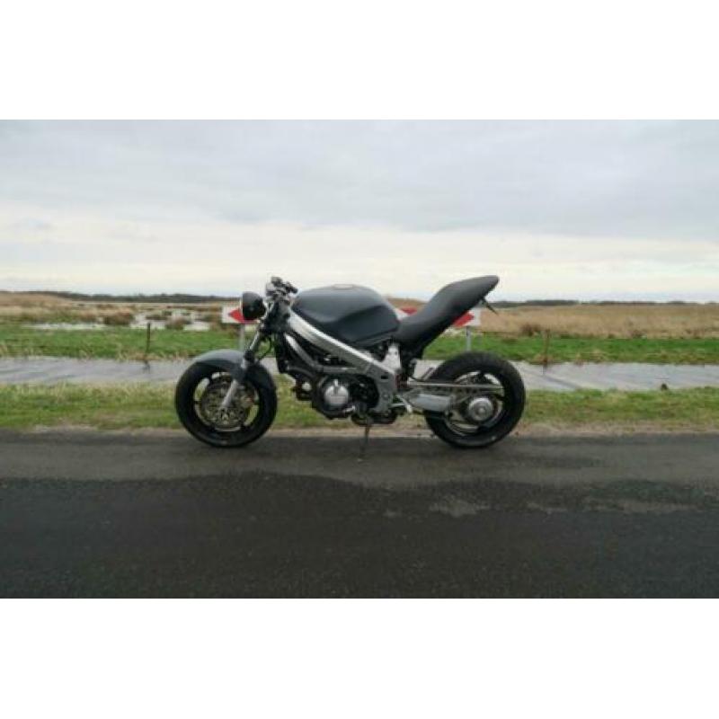 Honda VFR 750 V4 Custom Naked Ducati Monster Stijl