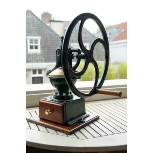 Zeer mooie oude Leinbrock koffiemolen. Werkt goed