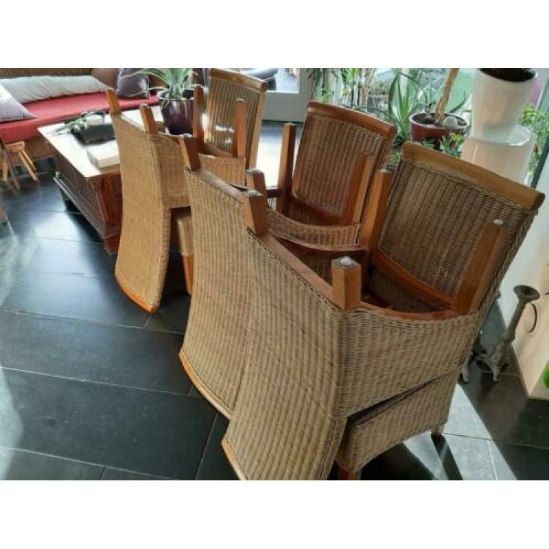 Nog heel nette rieten / rotan eetkamer stoelen