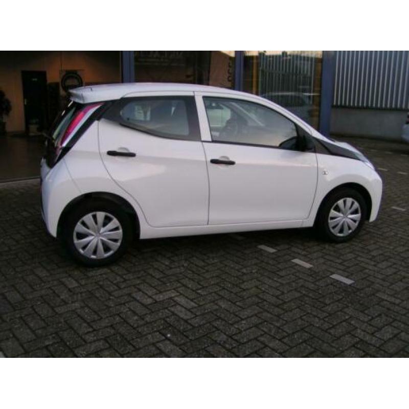 Toyota Aygo 1.0 VVT-i x-now