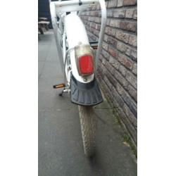 Wit 24inch transportfiets handrem, terugtraprem voordrager.