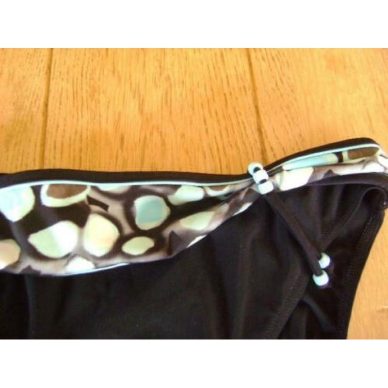 Nieuw zwart Sunflair bikinibroekje, maat 38