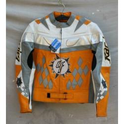 Nieuwe leren motorjas.