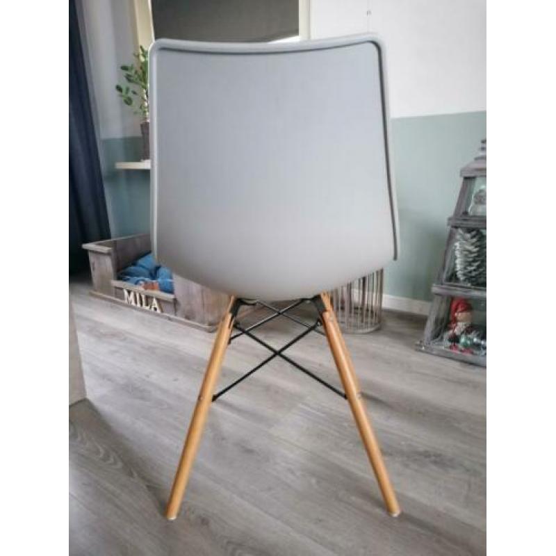 4 eetkamerstoelen lichtgrijs