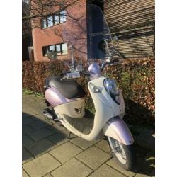 Zeer Nette & Mooie Sym Mio Snorscooter Blauw Kenteken