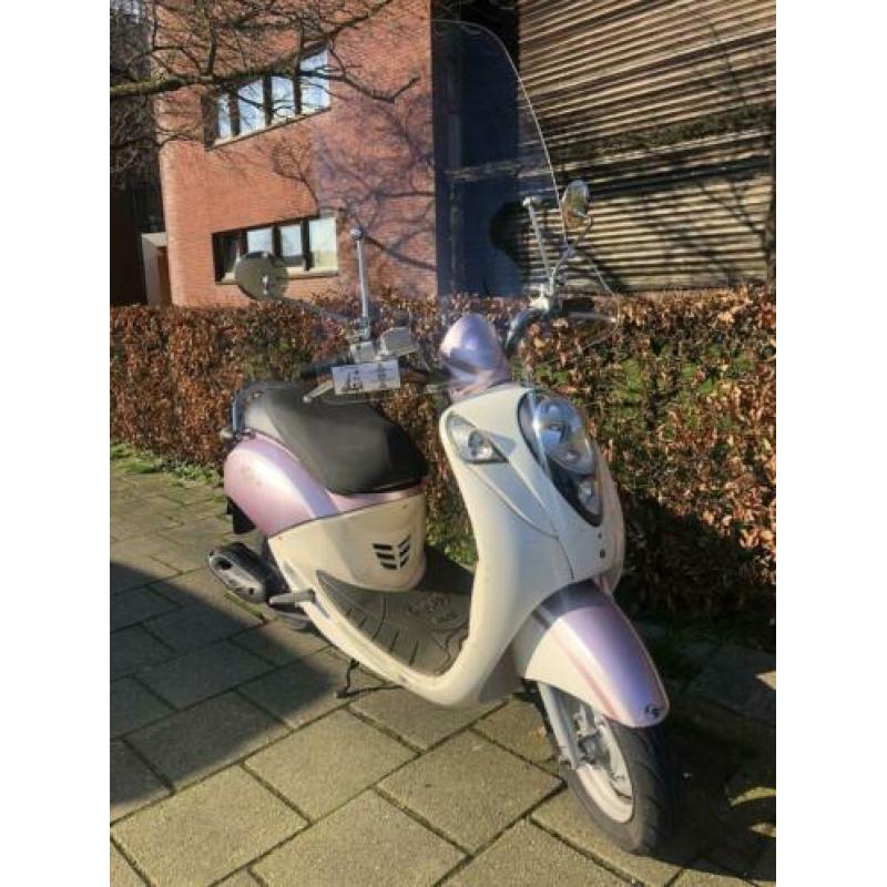Zeer Nette & Mooie Sym Mio Snorscooter Blauw Kenteken