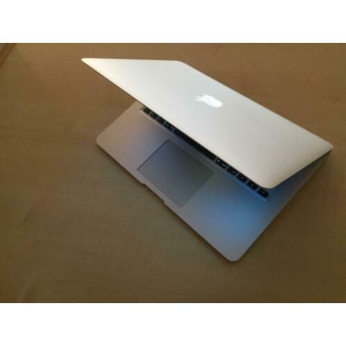 Laptop Air early 2015 met Macos Catalina en Office