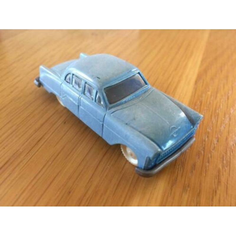 RUILEN: zeer oude vintage Opel Kapitän uit de jaren 50 SIKU