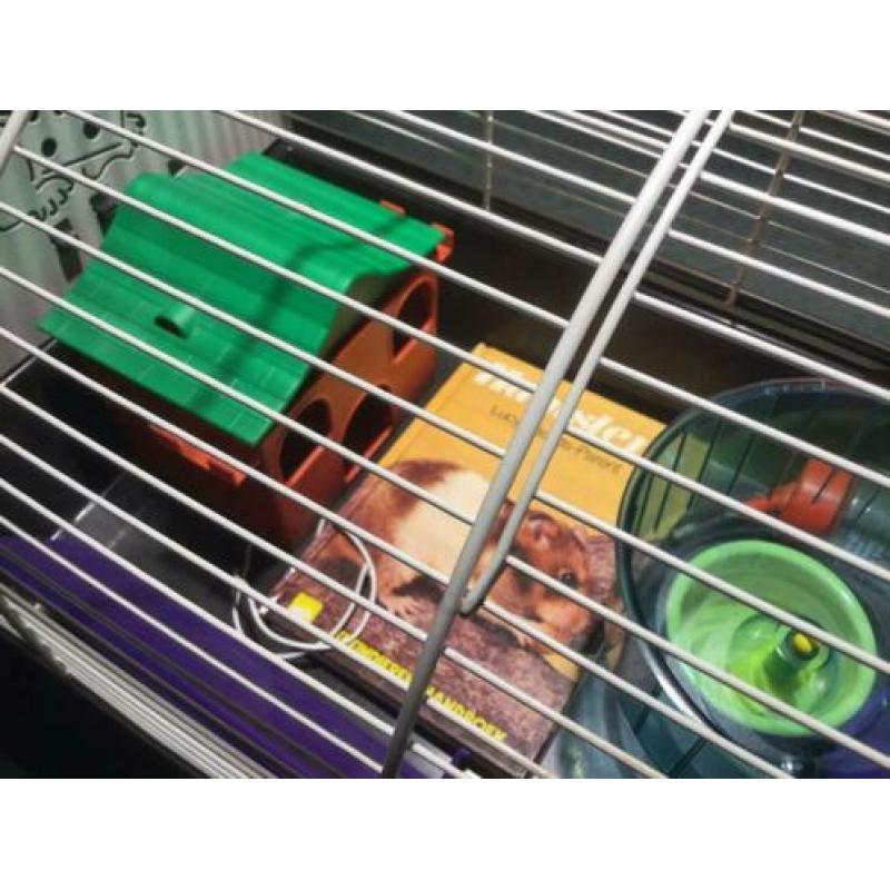 Hamsterkooi met boekje en toebehoren