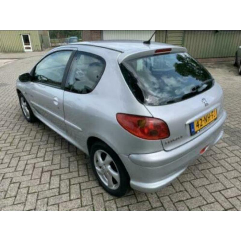 Peugeot 206 1.6 16V Quiksilver Met Airco ""Apk 13-06-2020""