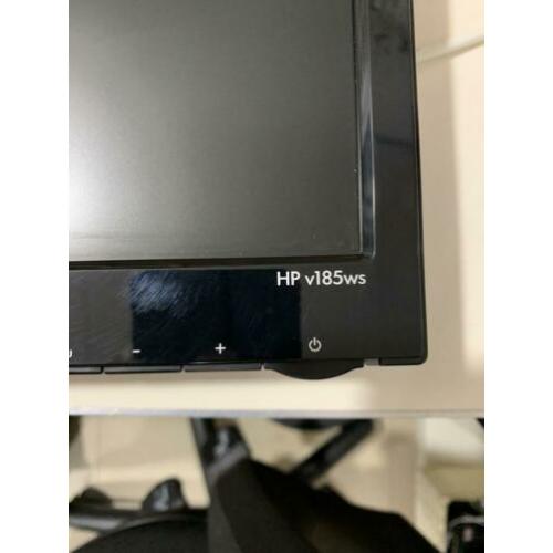 Monitor 18 inch HP met muur bevestiging