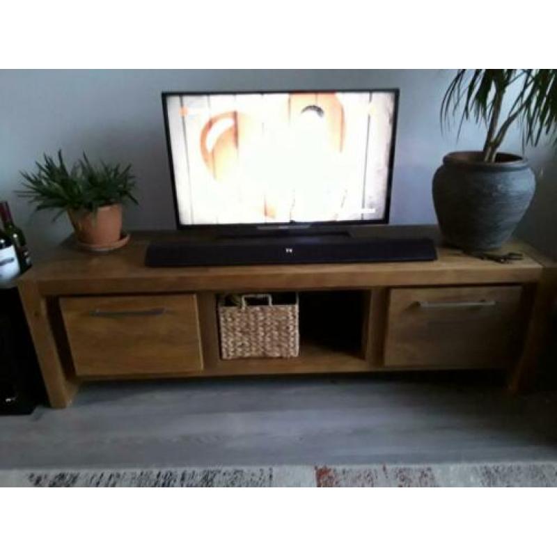 Meubelset tv meubel, salontafel, eettafel.