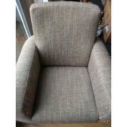 Gratis, fauteuil in zandkleur.