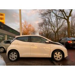 Toyota Aygo 1.0 VVT-i x-nav 1e Eigenaar/Nw Apk/Cruise/Camera