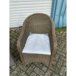 2 tuinstoelen & 2 tafels (onderstel)