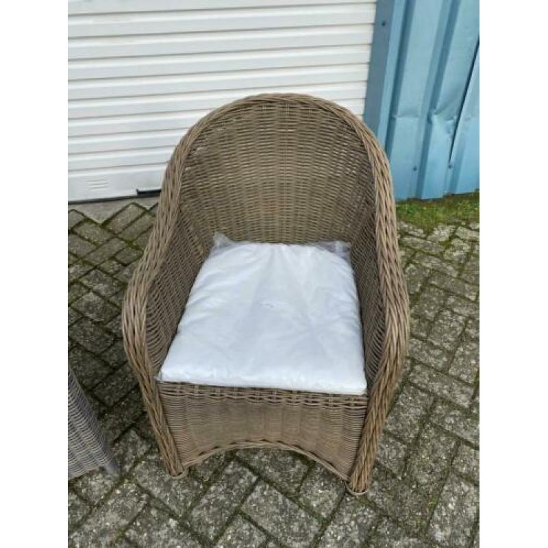 2 tuinstoelen & 2 tafels (onderstel)