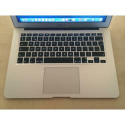 Laptop Air early 2015 met Macos Catalina en Office