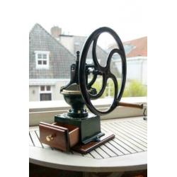 Zeer mooie oude Leinbrock koffiemolen. Werkt goed