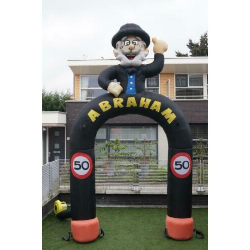 Abraham extra hoog! juichend 4,5 meter hoog