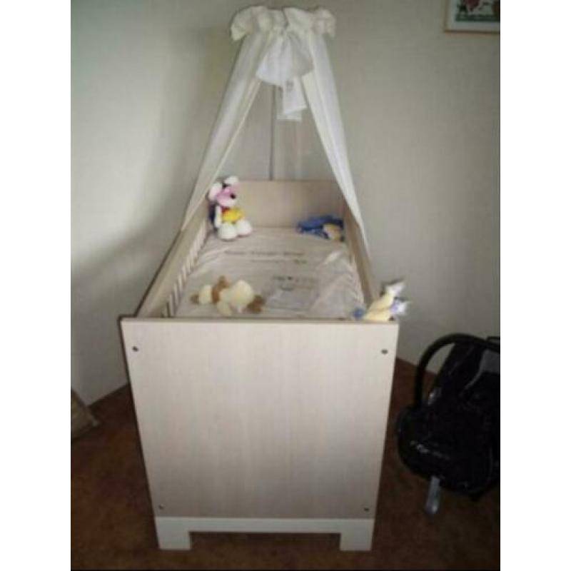 Gebruikte wit eiken (fineer) babykamer te koop