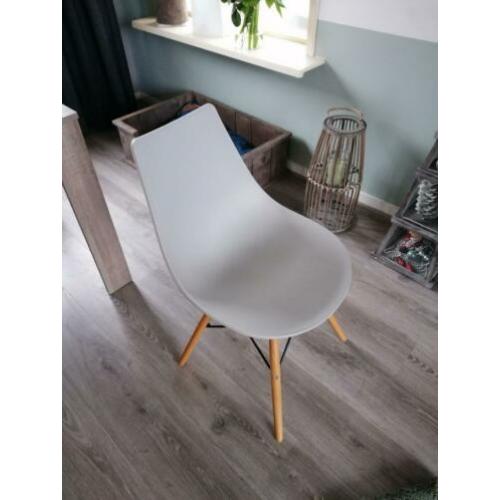 4 eetkamerstoelen lichtgrijs