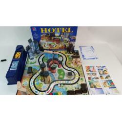 Hotel, bordspel MB Spellen uit 1996, helemaal compleet. 8C3