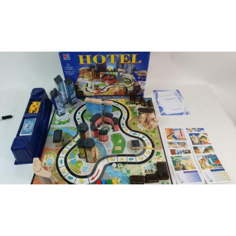 Hotel, bordspel MB Spellen uit 1996, helemaal compleet. 8C3