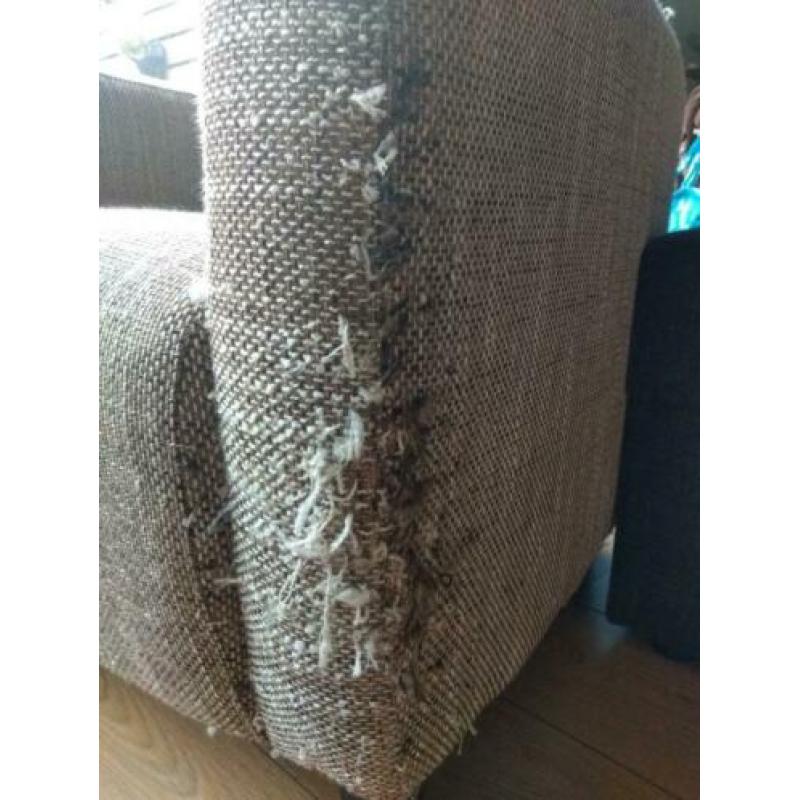 Gratis, fauteuil in zandkleur.