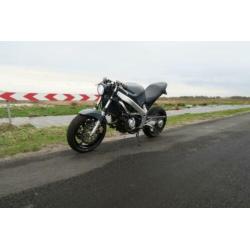 Honda VFR 750 V4 Custom Naked Ducati Monster Stijl