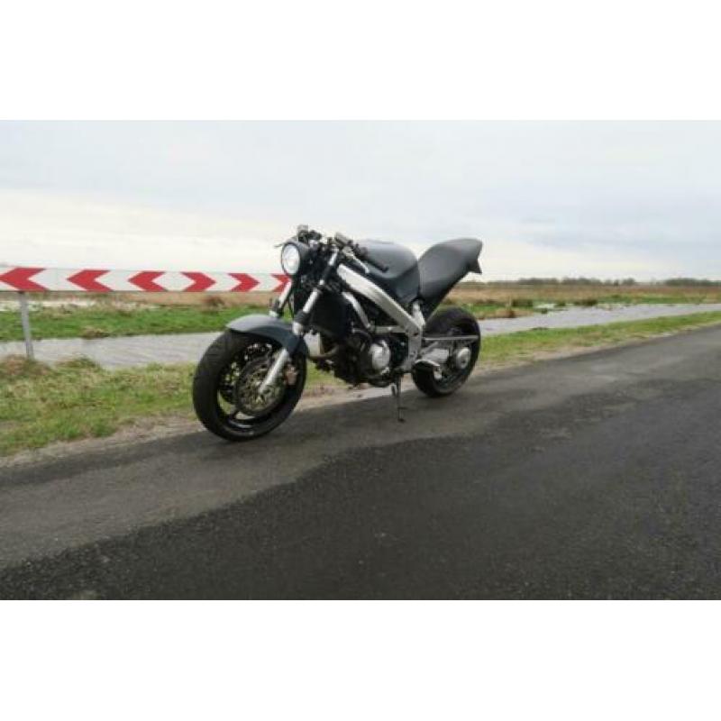 Honda VFR 750 V4 Custom Naked Ducati Monster Stijl