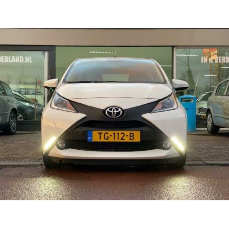 Toyota Aygo 1.0 VVT-i x-nav 1e Eigenaar/Nw Apk/Cruise/Camera