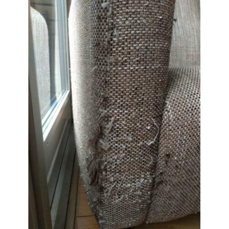 Gratis, fauteuil in zandkleur.