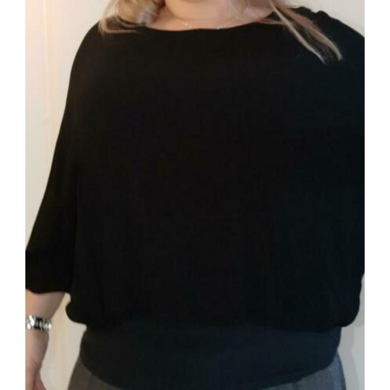 Zwarte top met pof onderkant maat m