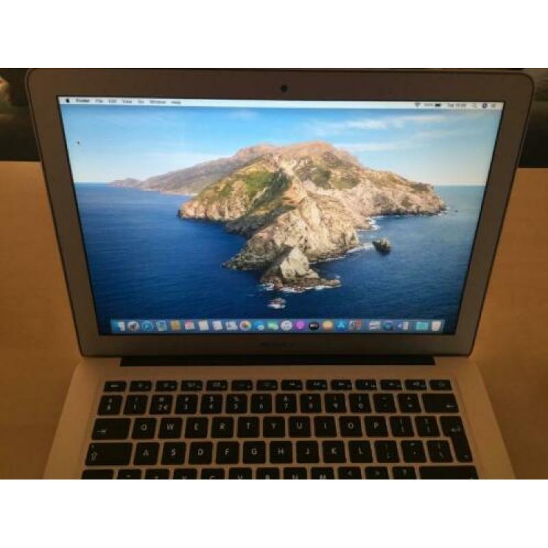 Laptop Air early 2015 met Macos Catalina en Office