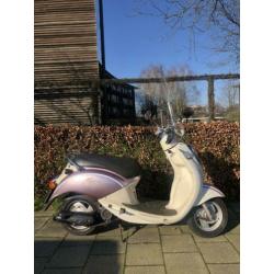 Zeer Nette & Mooie Sym Mio Snorscooter Blauw Kenteken
