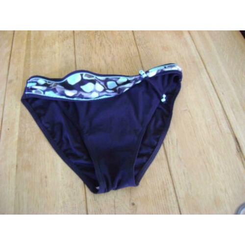 Nieuw zwart Sunflair bikinibroekje, maat 38