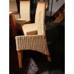 Nog heel nette rieten / rotan eetkamer stoelen