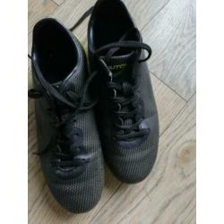 Voetbalschoenen maat 35