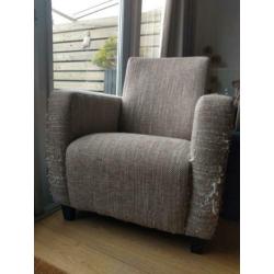 Gratis, fauteuil in zandkleur.